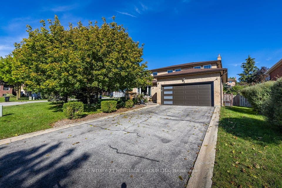 3 Royal Court, Bradford West Gwillimbury, ON L3Z 2P5 – main photo