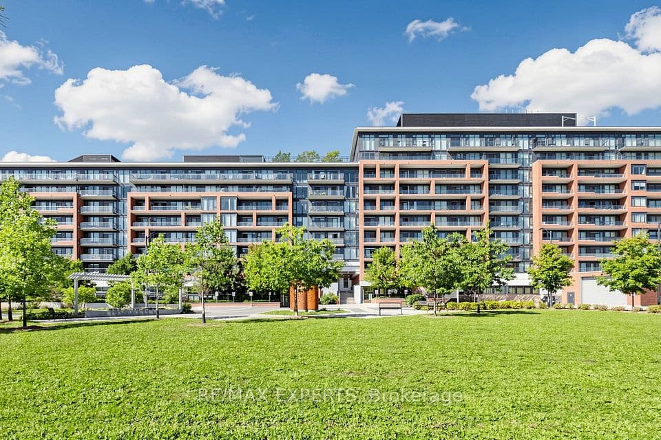 99 Eagle Rock Way 302, Vaughan, ON L6A 5A7 – main photo