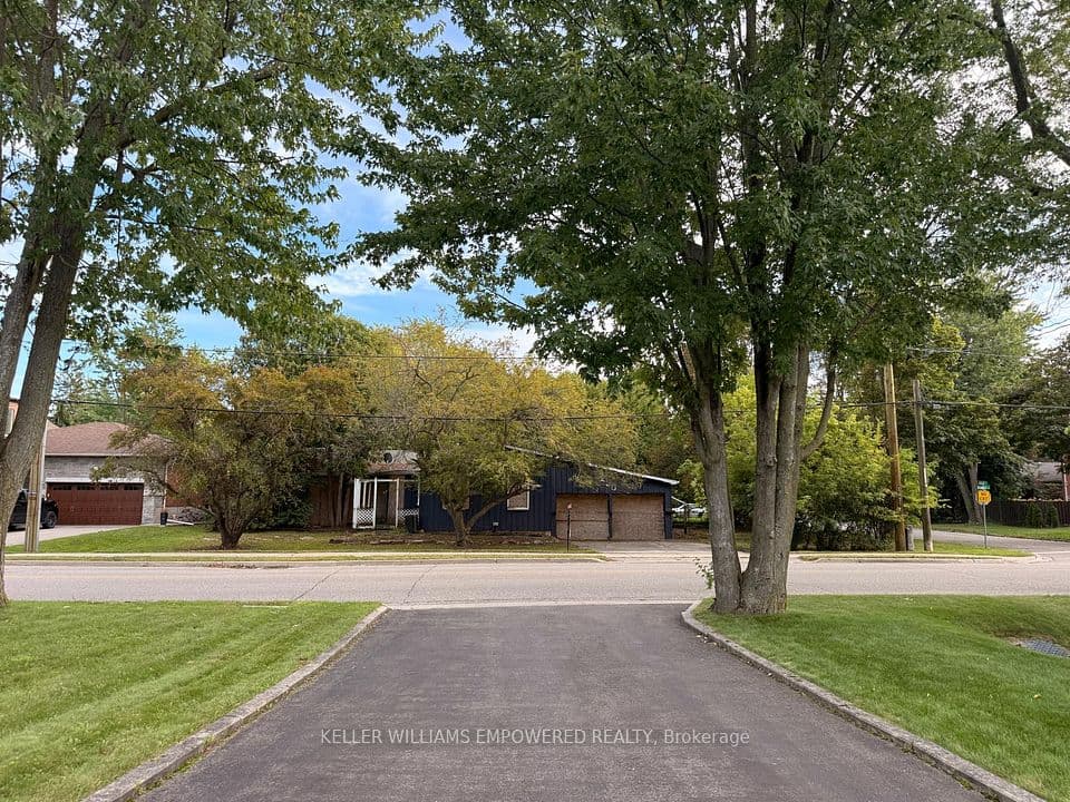 230 Rumble Avenue, Richmond Hill, ON L4C 4G6 – photo 2