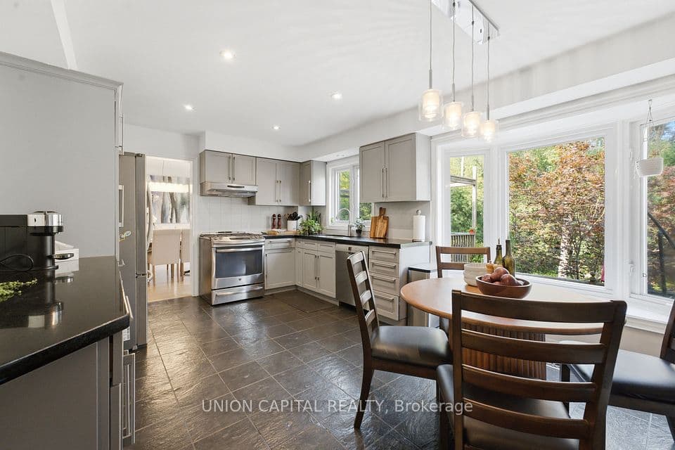 22 Cynthia Crescent, Richmond Hill, ON L4E 2P8 – photo 3