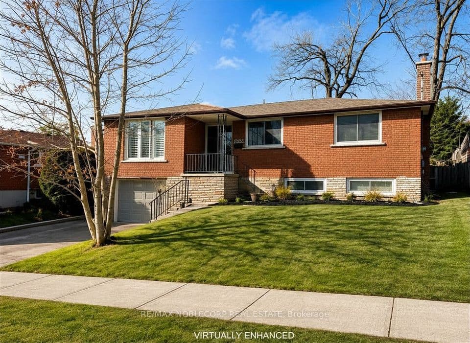 166 Collings Avenue, Bradford West Gwillimbury, ON L3Z 1W1 – main photo