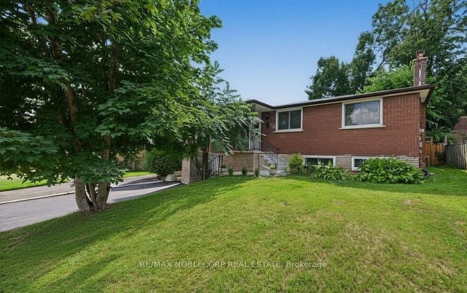 166 Collings Avenue, Bradford West Gwillimbury, ON L3Z 1W1 – photo 2