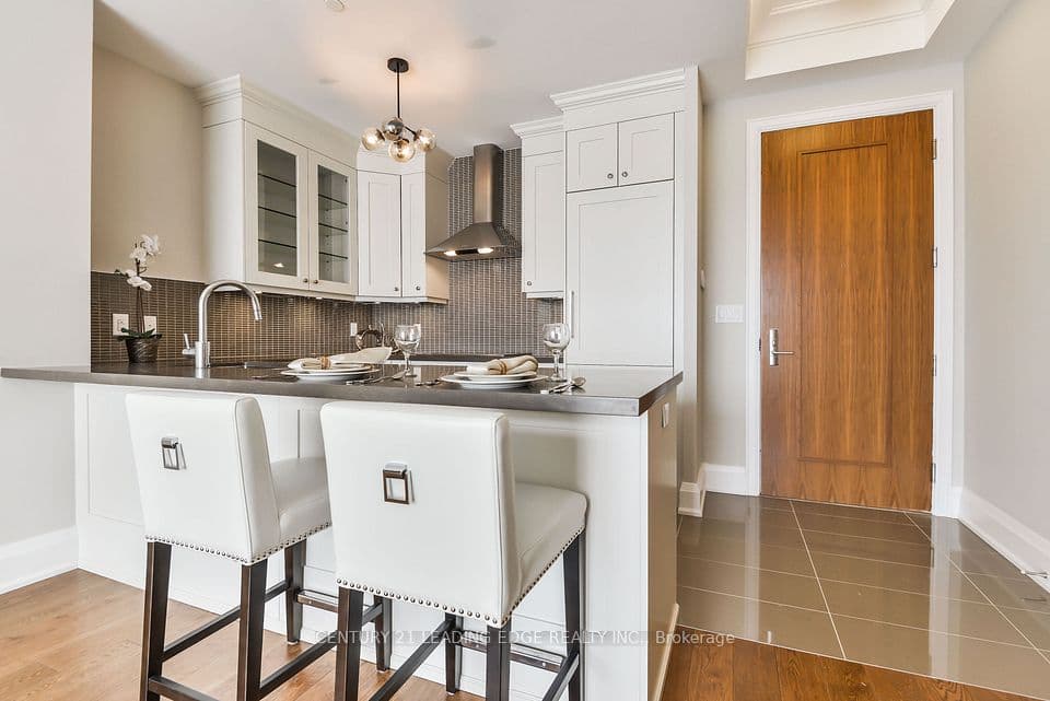 9 Stollery Pond Crescent 210, Markham, ON L6C 0K1 – photo 3