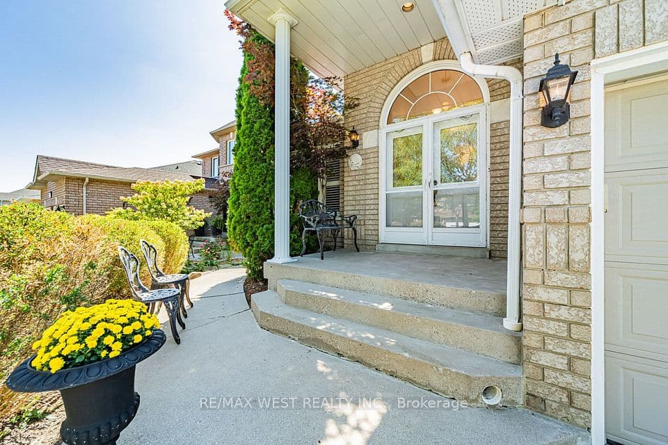 382 Melville Avenue, Vaughan, ON L6A 2N8 – photo 2