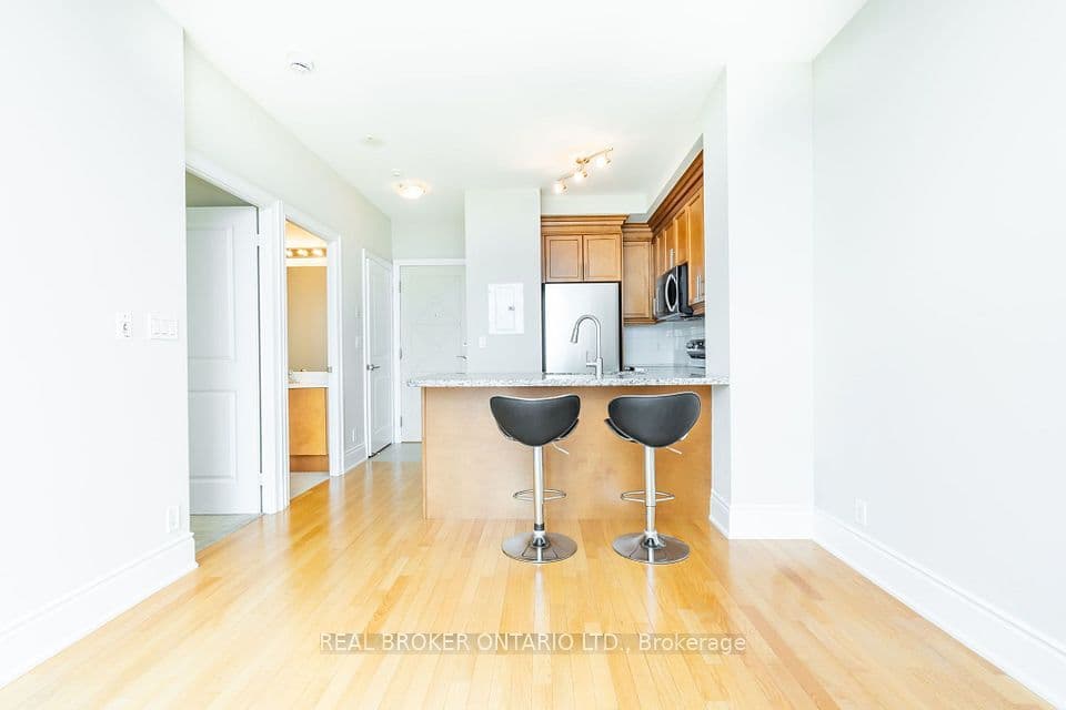 18 Harding Boulevard PH208, Richmond Hill, ON L4C 0T3 – photo 3