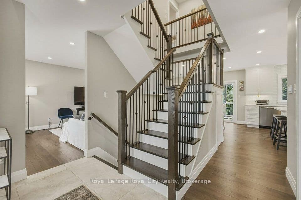236 Stanley Street, Newmarket, ON L3Y 4M9 – photo 3
