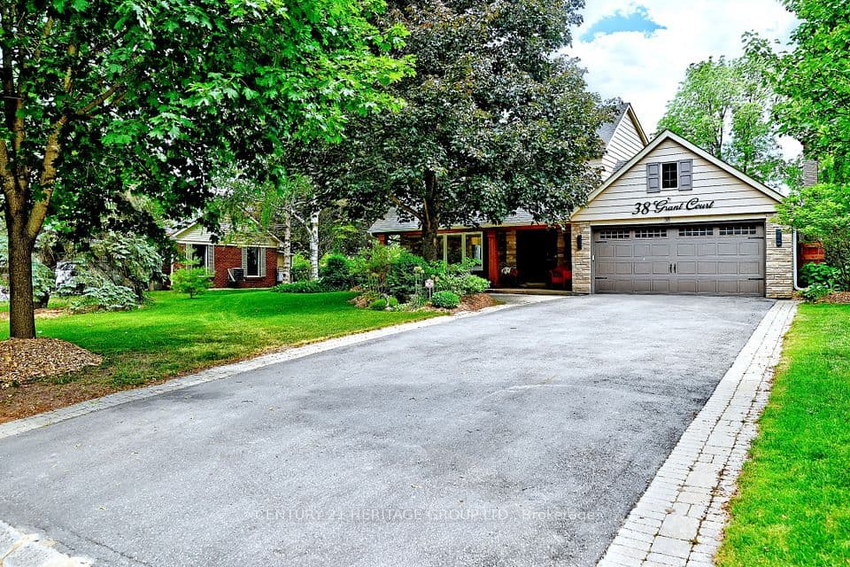 38 Grant Court, East Gwillimbury, ON L0G 1R0 – main photo