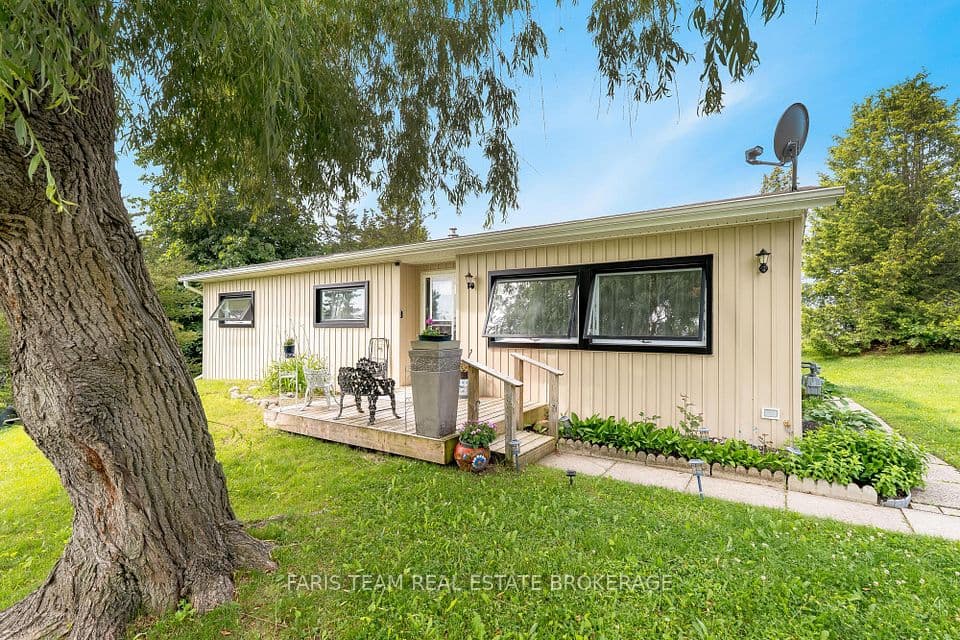 21 Hawthorne Drive, Innisfil, ON L9S 1P7 – main photo
