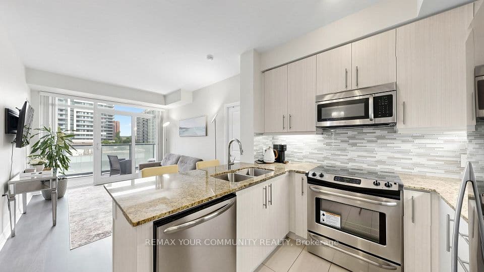 55 Oneida Crescent 408, Richmond Hill, ON L4B 0E8 – main photo