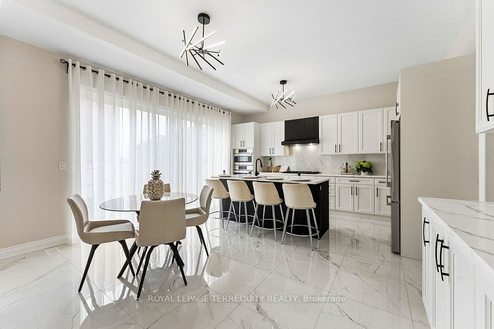 7 Ballanview Court, Whitchurch-Stouffville, ON L4A 4W9 – main photo