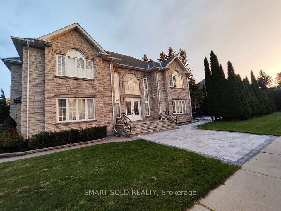 67 Chantilly Crescent, Richmond Hill, ON L4C 0K1 – photo 2
