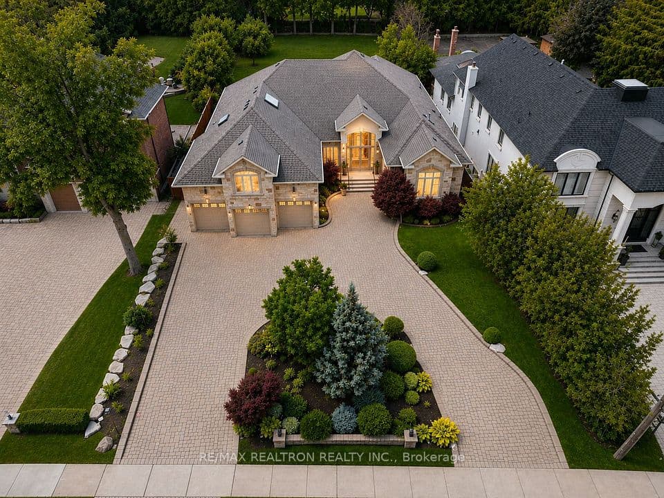 16 Boyle Drive, Richmond Hill, ON L4C 6C9 – main photo