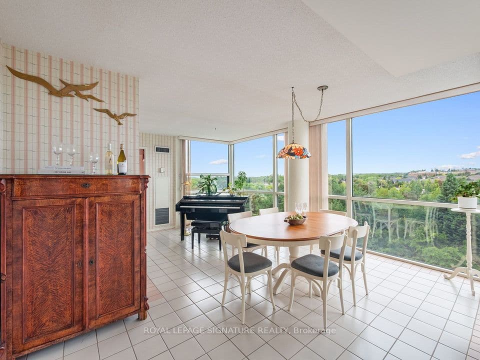 40 Harding Boulevard W # 716, Richmond Hill, ON L4C 9S5 – photo 2