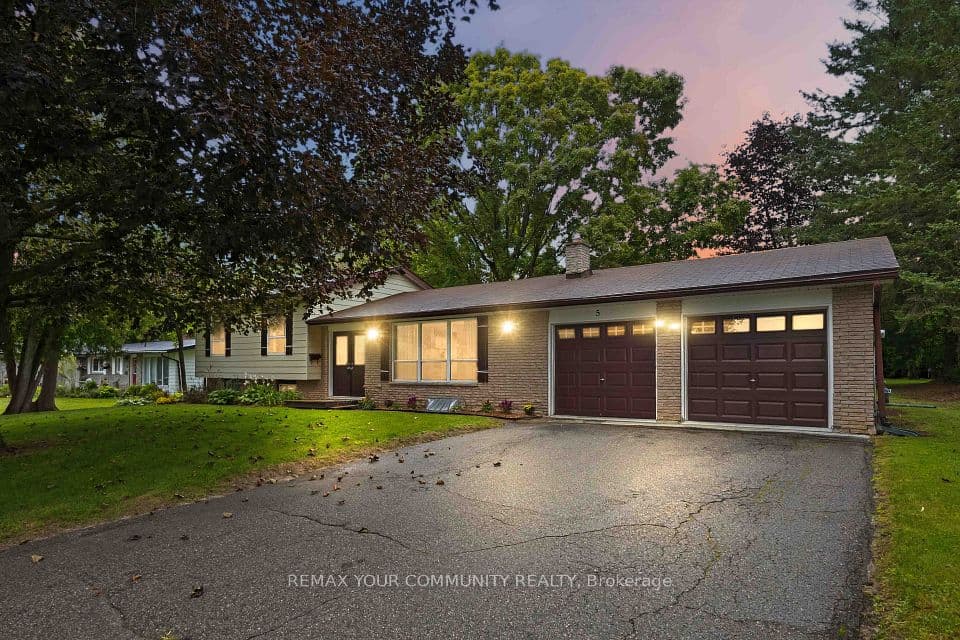 5 Medina Square, Georgina, ON L4P 1E1 – main photo