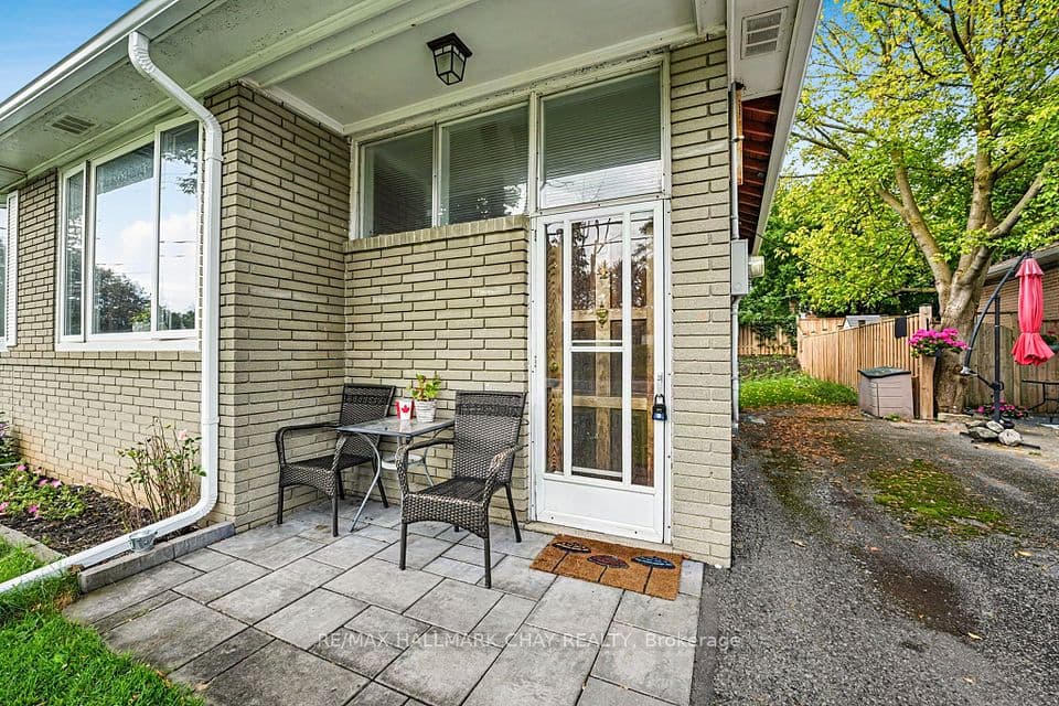 84 Longford Drive, Newmarket, ON L3Y 2Y4 – photo 2