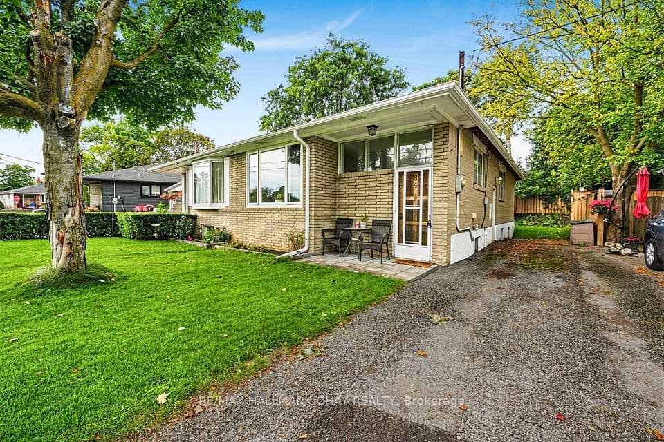 84 Longford Drive, Newmarket, ON L3Y 2Y4 – main photo