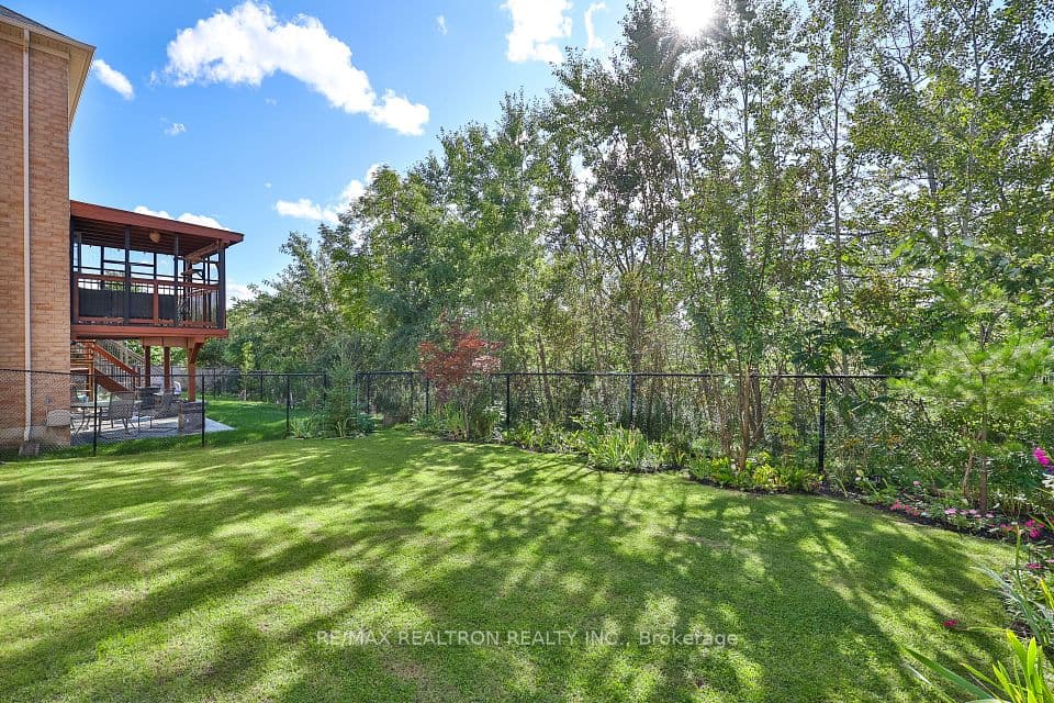 125 Lady Karen Crescent, Vaughan, ON L6A 0X3 – photo 2
