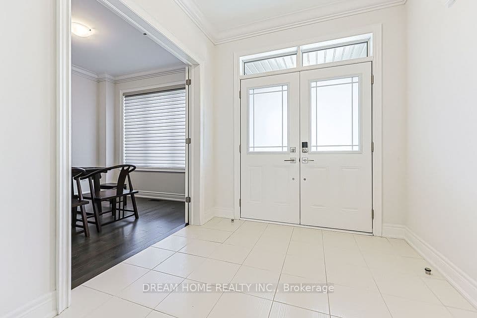 16 Fair Winds Lane, East Gwillimbury, ON L9N 0V5 – photo 3