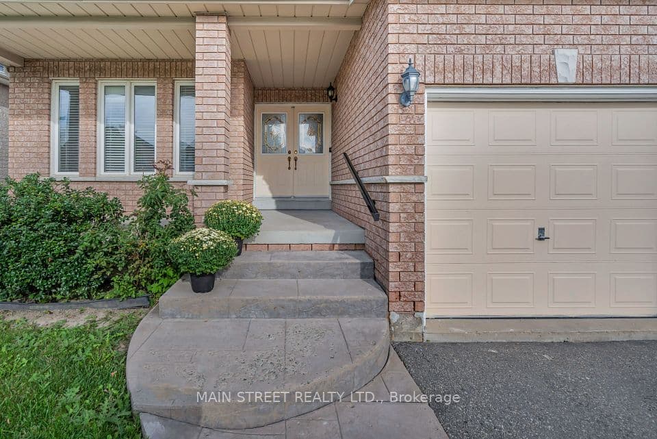 9 Emily Court, Richmond Hill, ON L4E 4E5 – photo 2