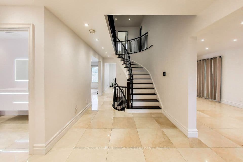 27 Via Nova Drive, Vaughan, ON L4L 7P9 – photo 3