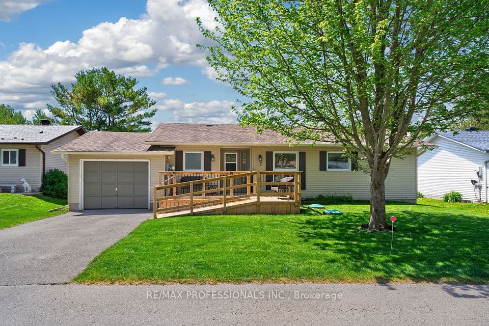 7 Tamarack Court, New Tecumseth, ON L0G 1W0 – main photo