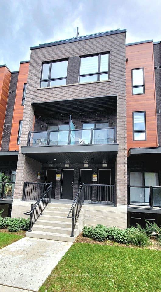 17 Lytham Green Circle 21, Newmarket, ON L3Y 0H4 – main photo