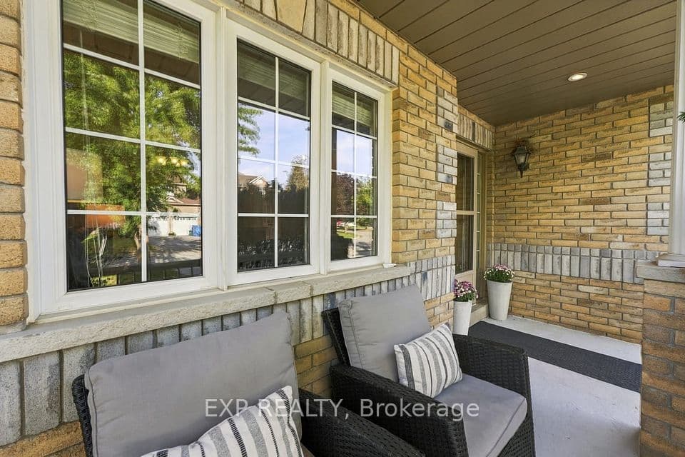 36 Saltzburg Crescent, Georgina, ON L4P 4H3 – photo 2