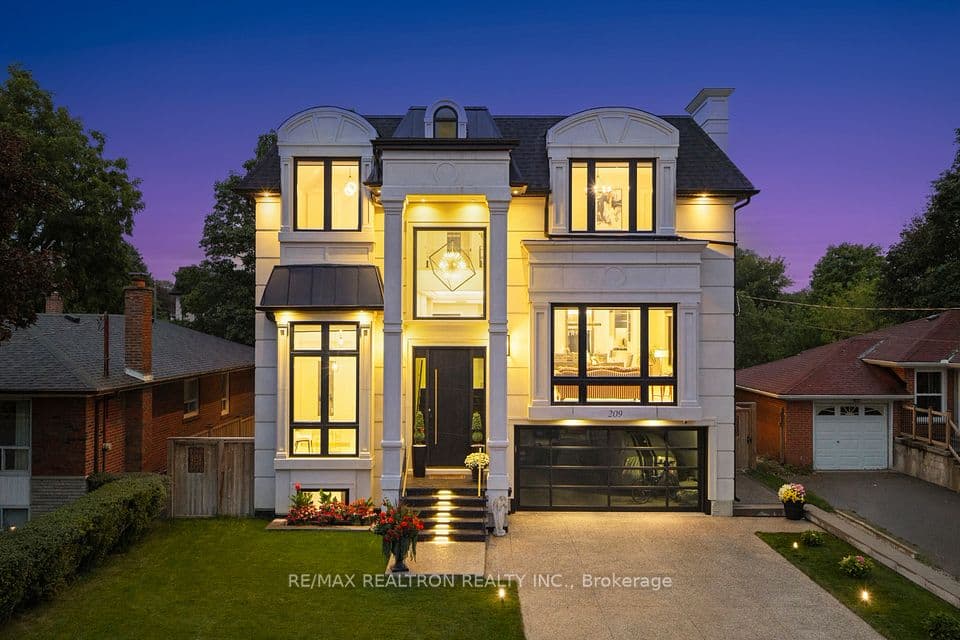 209 Sussex Avenue, Richmond Hill, ON L4C 2G3 – photo 2