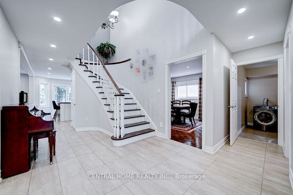 293 Worth Boulevard, Vaughan, ON L4J 7V9 – photo 2