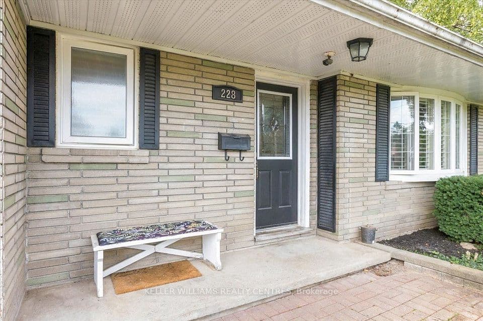 228 Kathryn Crescent, Newmarket, ON L3Y 1M1 – photo 3
