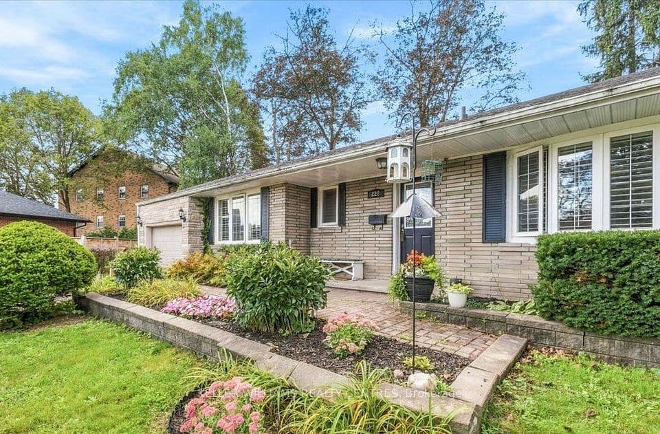 228 Kathryn Crescent, Newmarket, ON L3Y 1M1 – photo 2