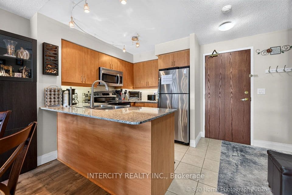 185 Oneida Crescent PH08, Richmond Hill, ON L4B 0B1 – photo 3