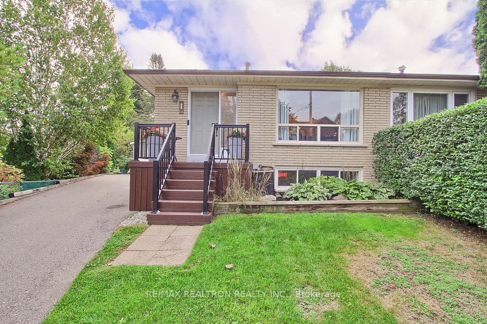 1 McDonald Drive, Aurora, ON L4G 2T4 – main photo