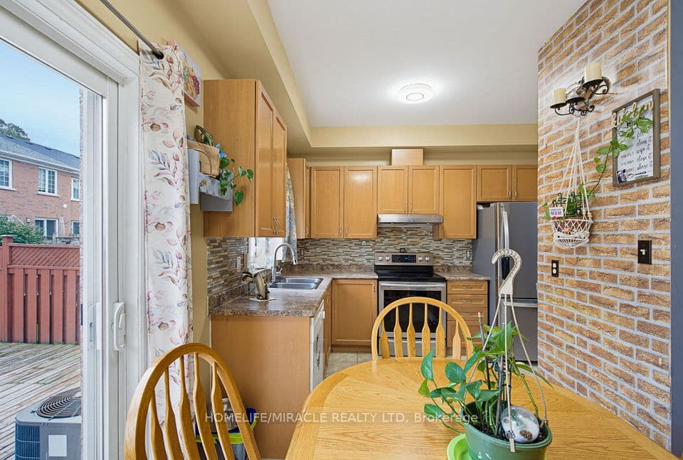 169 Tom Taylor Crescent 54, Newmarket, ON L3X 3E9 – photo 2