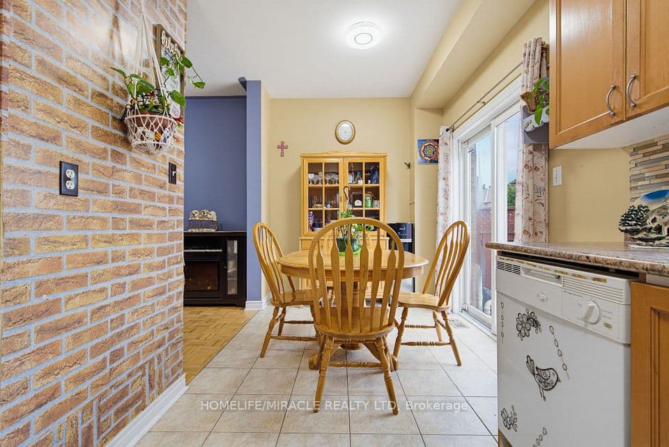 169 Tom Taylor Crescent 54, Newmarket, ON L3X 3E9 – main photo