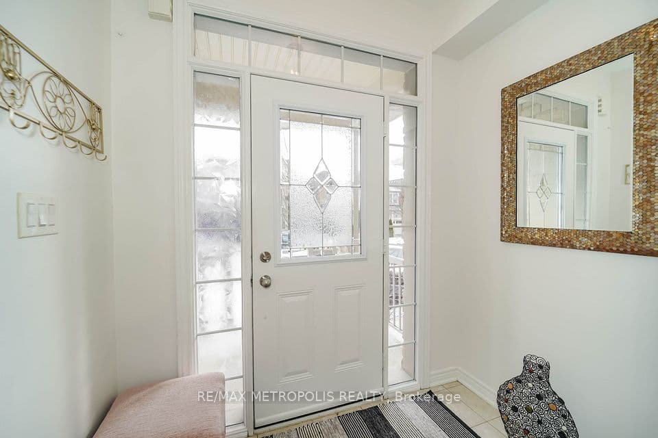 58 Lady Loretta Lane, Vaughan, ON L6A 4E9 – photo 2