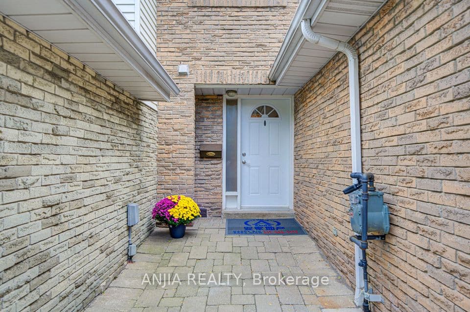 161 Tamarack Drive, Markham, ON L3T 4X3 – photo 2