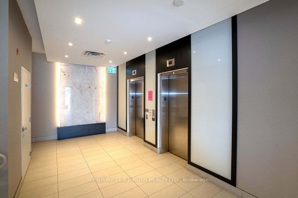15277 Yonge Street S 313, Aurora, ON L4G 1Y3 – photo 3