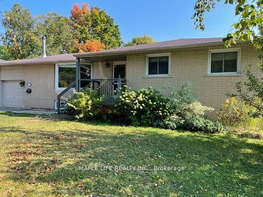 886 Srigley Street, Newmarket, ON L3Y 1X7 – main photo