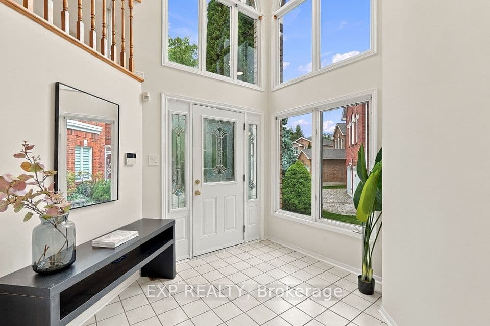 56 Ingleborough Court, Markham, ON L3R 8M4 – photo 2