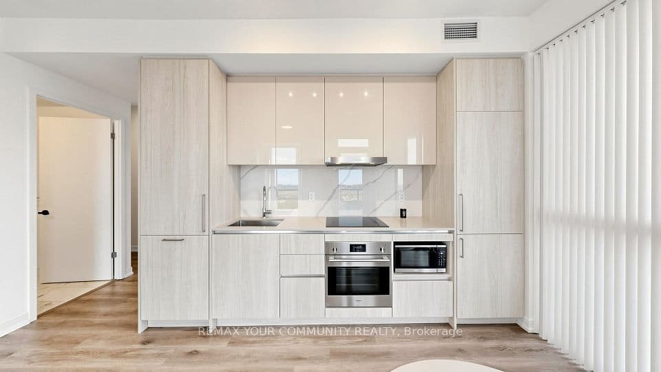 225 Commerce Street 1702, Vaughan, ON L4K 0R1 – main photo