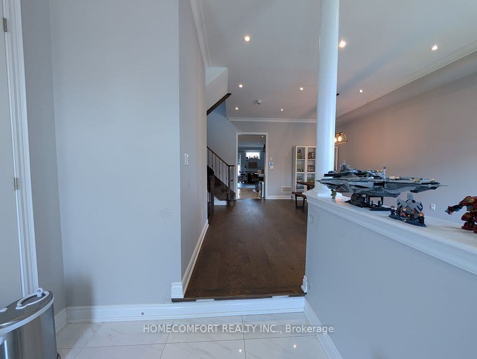 230 Paradelle Drive, Richmond Hill, ON L4E 0E4 – photo 3