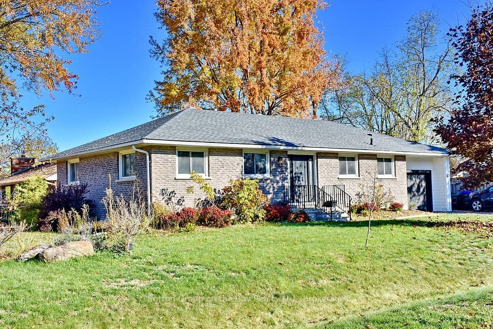5 BROCK Crescent, Collingwood, ON L9Y 4A4 – main photo