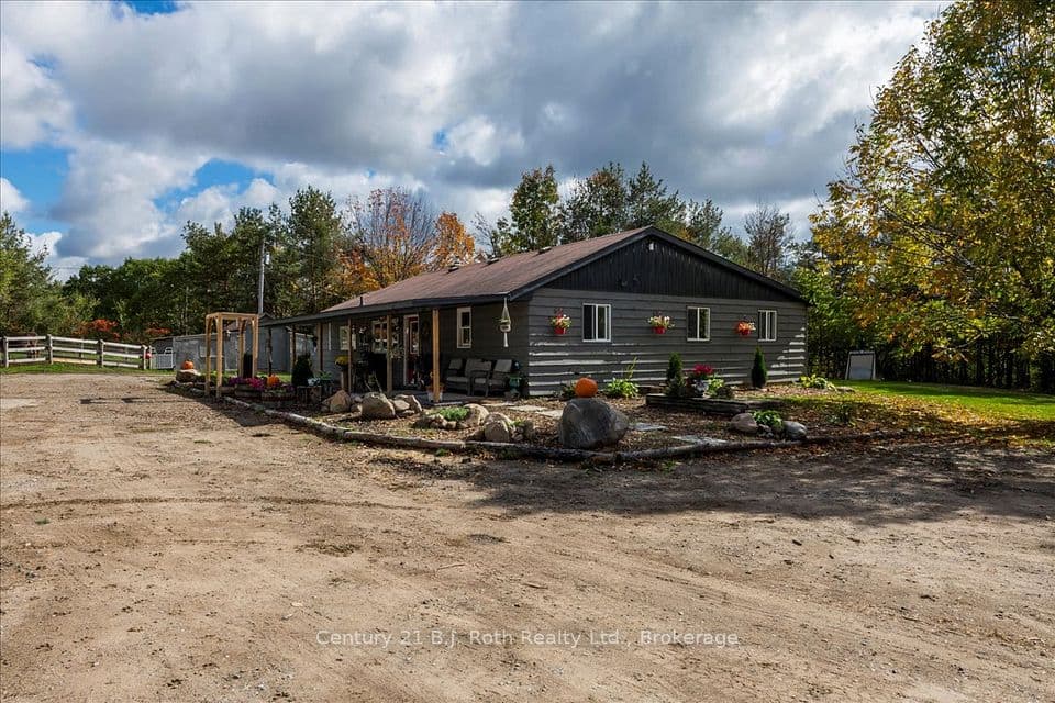 2286 Flos 10 Road, Springwater, ON L0L 1P0 – photo 2