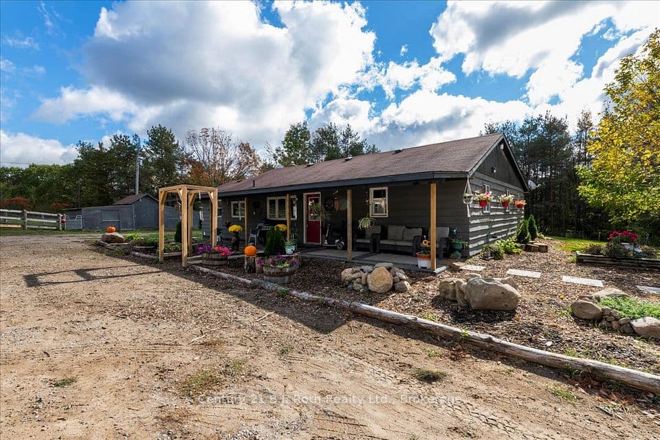 2286 Flos 10 Road, Springwater, ON L0L 1P0 – main photo