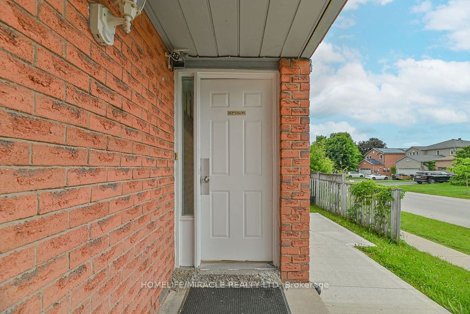 40 Blair Crescent, Barrie, ON L4M 5Y6 – photo 3