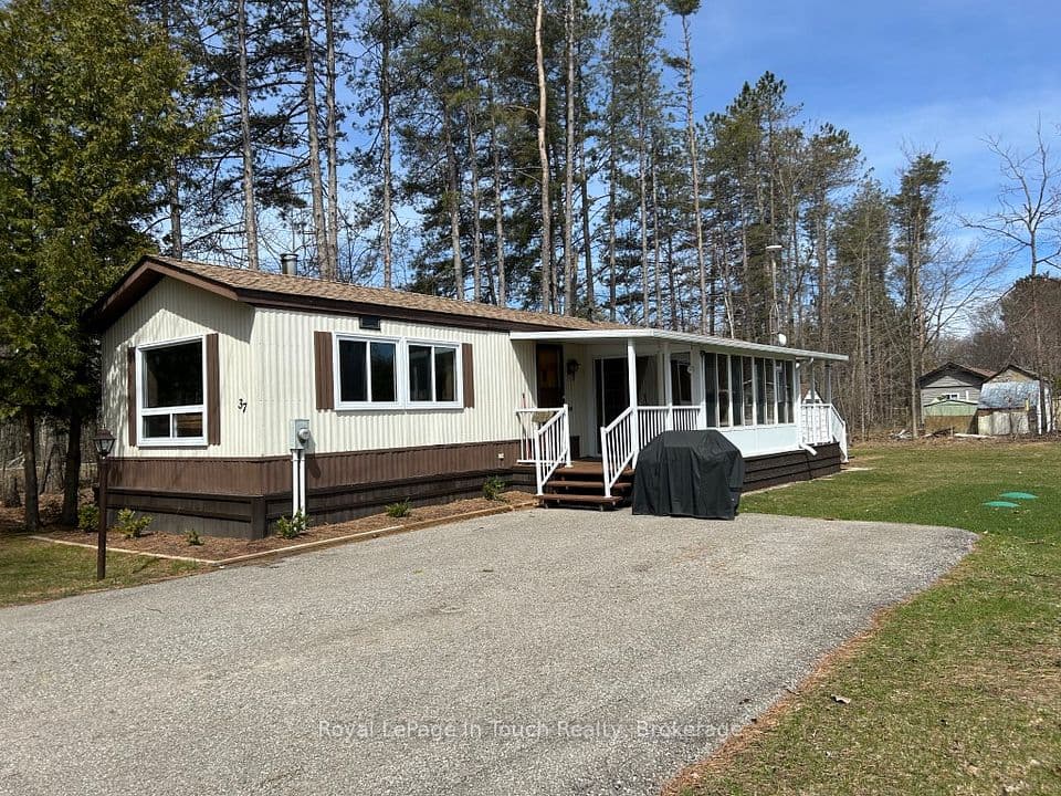 5263 Elliott Side Road 37, Tay, ON L4R 4K3 – main photo