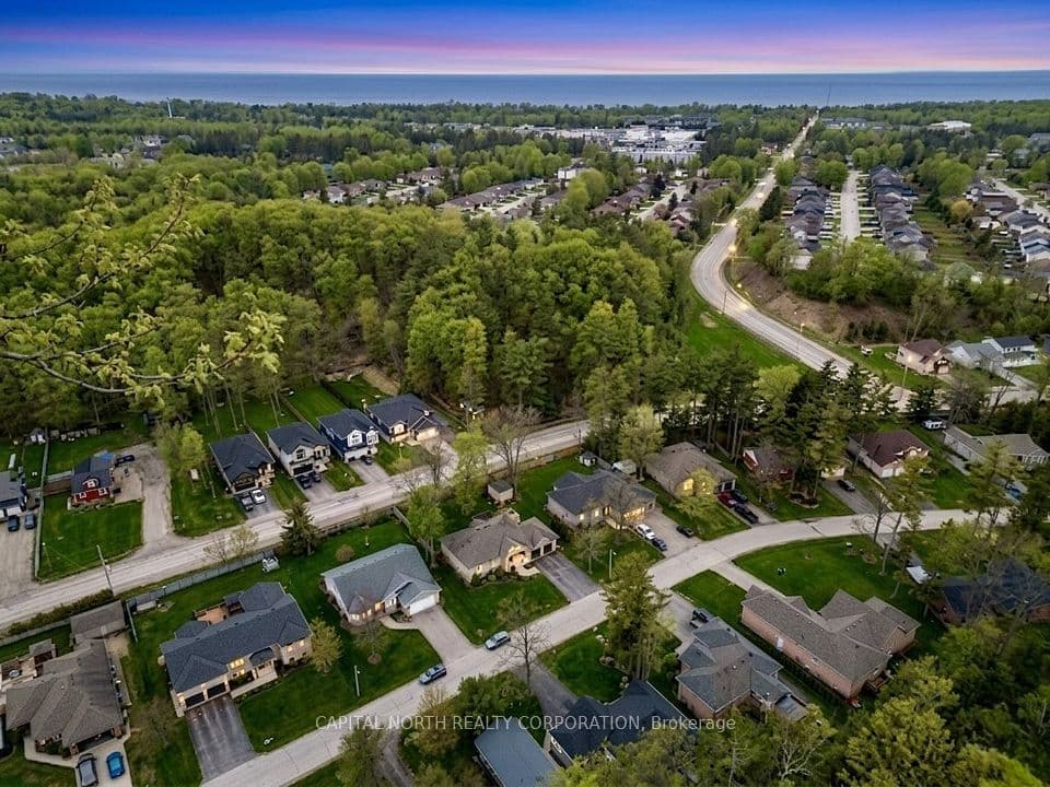 8 Downer Crescent, Wasaga Beach, ON L9Z 1C2 – photo 2