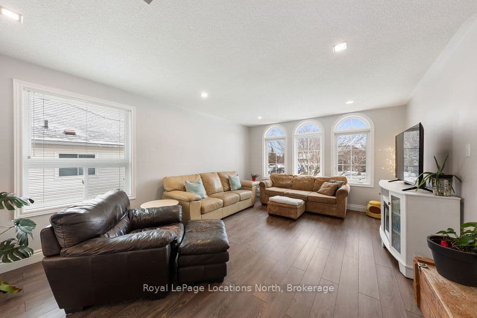58 Lamont Creek Drive, Wasaga Beach, ON L9Z 1J9 – photo 3