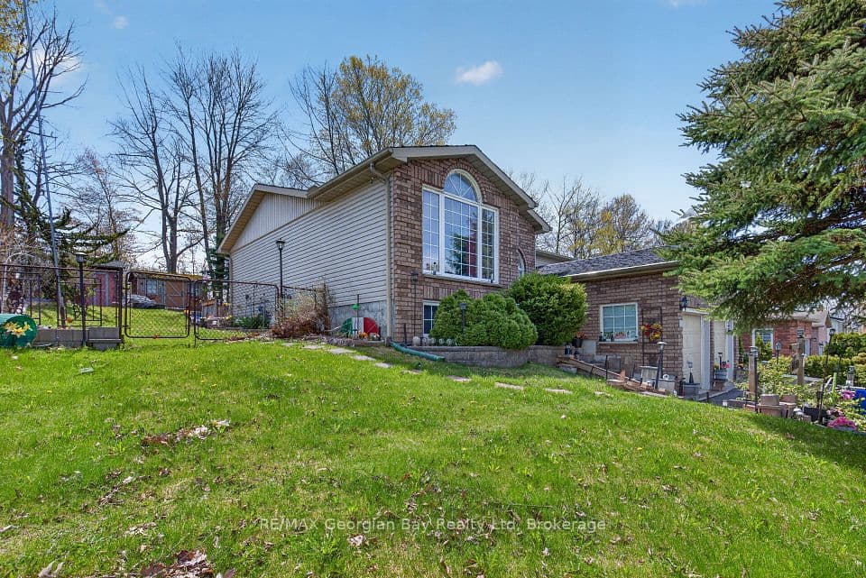 33 Anderson Crescent, Tay, ON L0K 2A0 – main photo